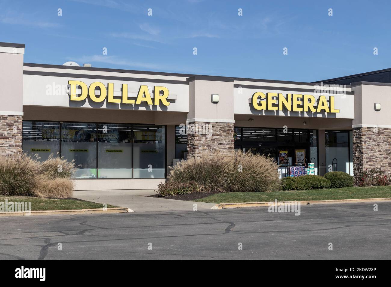 Ft. Wayne Circa November 2022 Dollar General Retail Location. Dollar