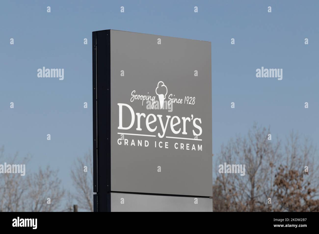 Ft. Wayne - Circa November 2022: Dreyer's manufacturing facility. Dreyer's is a subsidiary of Froneri, a joint venture between Nestlé and PAI Partners Stock Photo