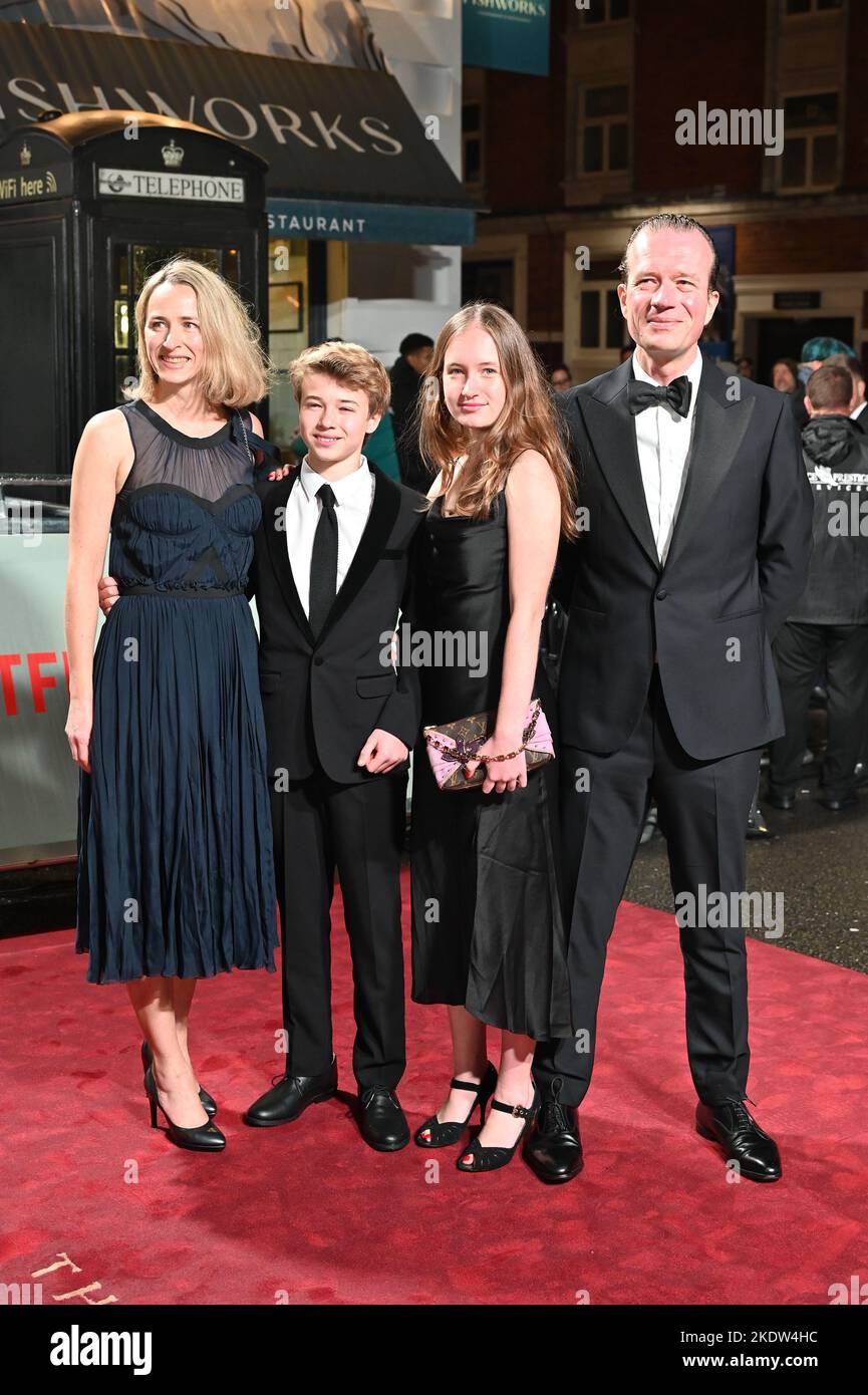 London, UK. 8th November, 2022. Will Powell and family attends Netflix Present the world Permiere - The fifth season of The Crown at Theatre Royal, Drury Lane, on 8 November London, UK. Credit: See Li/Picture Capital/Alamy Live News Stock Photo