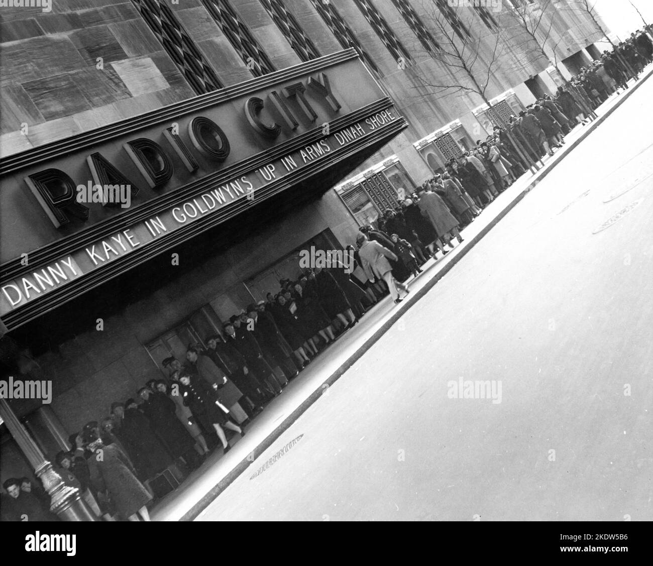 Queue outside Radio City Music Hall in February 1944 to see DANNY KAYE and DINAH SHORE in UP IN ARMS 1944 director ELLIOTT NUGENT music Max Steiner The Samuel Goldwyn Company / Avalon Productions / RKO Radio Pictures Stock Photo