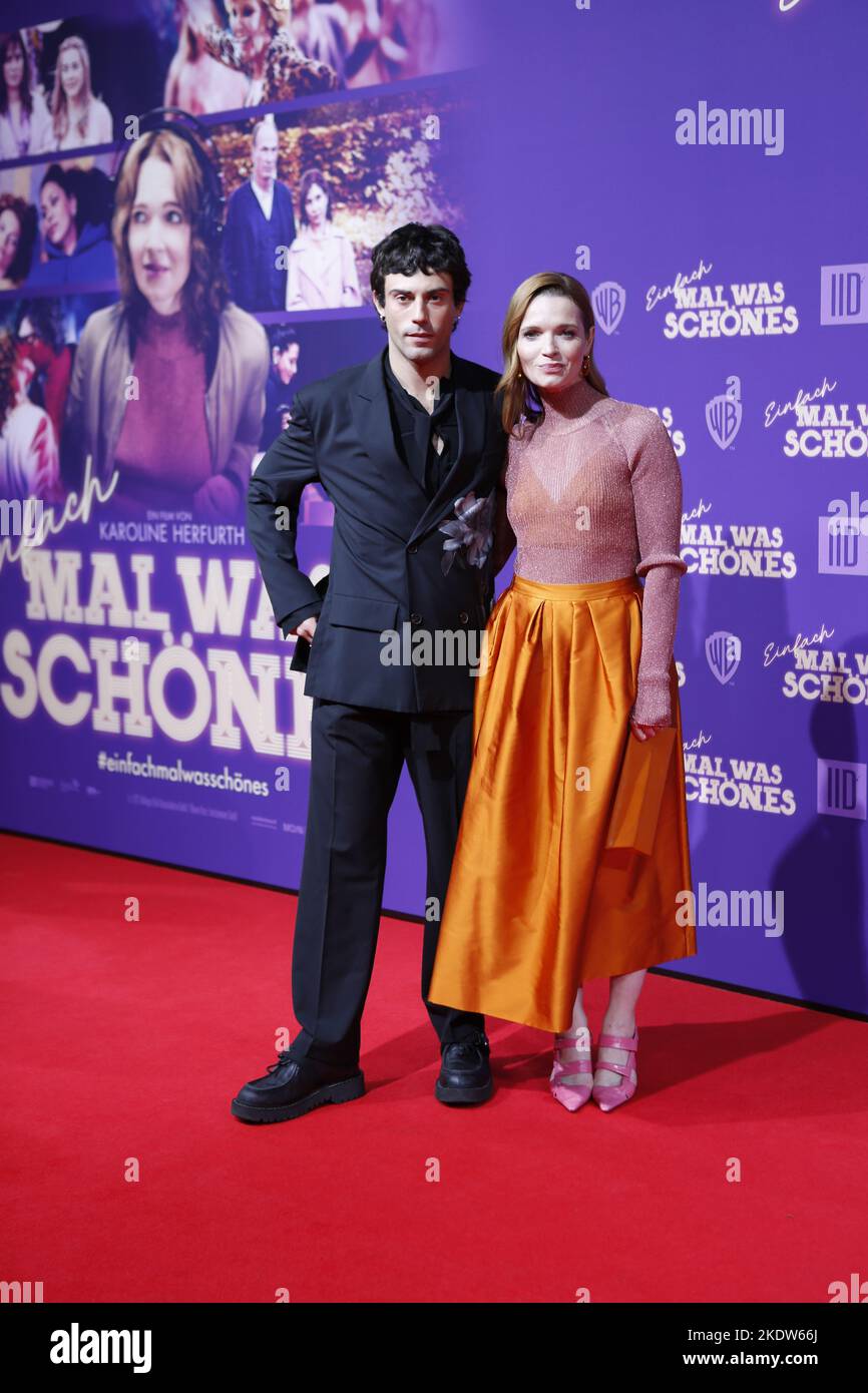 https://c8.alamy.com/comp/2KDW66J/11082022-berlin-germany-aaron-altaras-and-karoline-herfurth-attends-the-world-premiere-einfach-mal-was-schnes-at-the-zoo-palast-on-november-8th-2022-in-berlin-germany-a-karoline-herfurth-movie-einfach-mal-was-schnes-is-a-comedy-2KDW66J.jpg