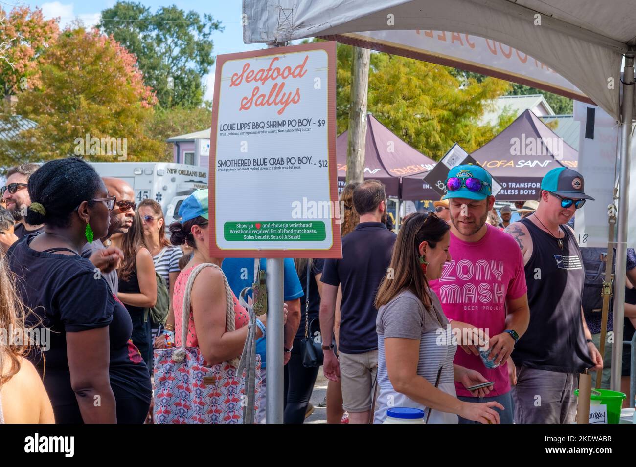 NEW ORLEANS, LA, USA NOVEMBER 6, 2022 Crowd surrounding the Seafood