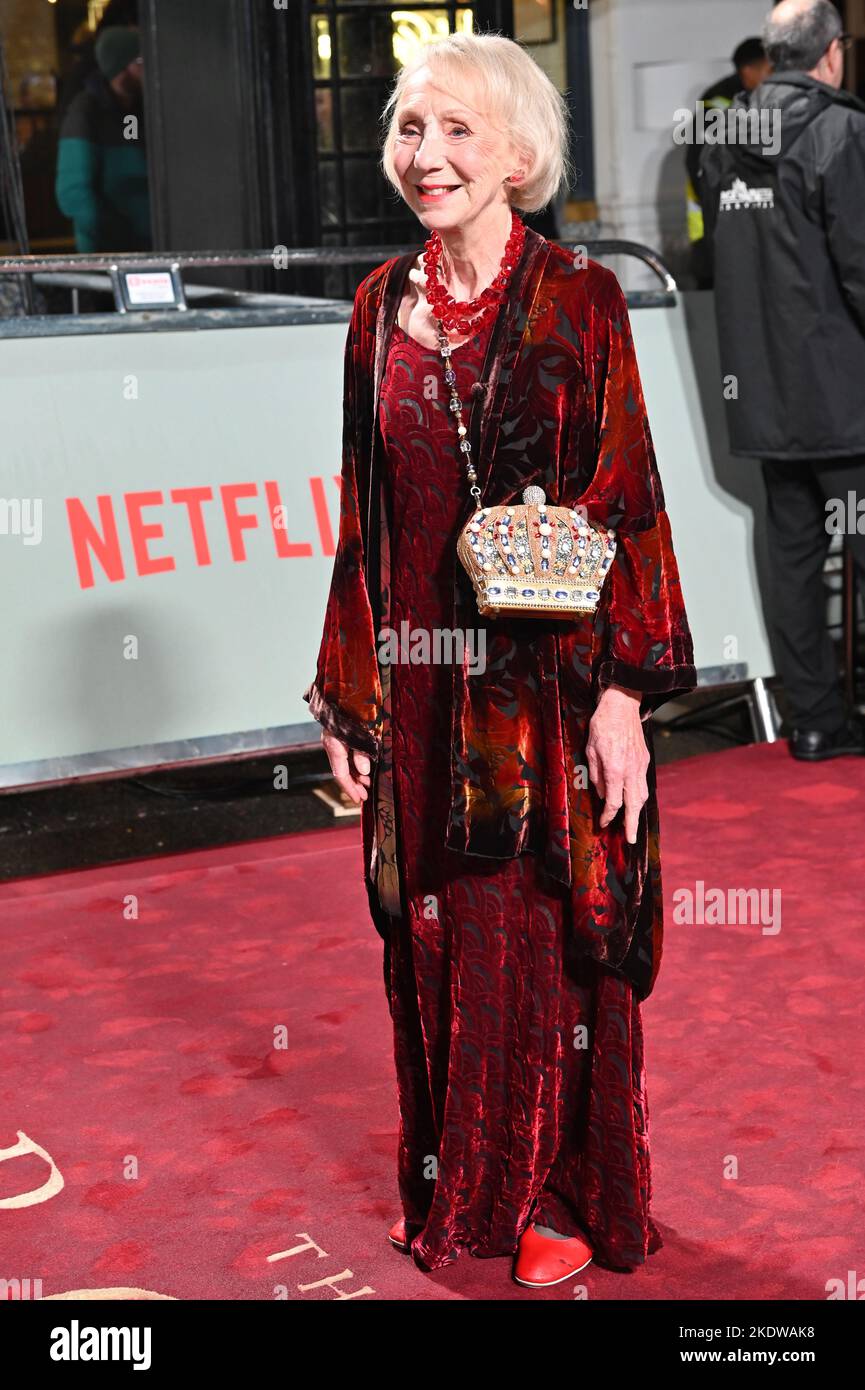 London, UK. 8th November, 2022. Marcia Warren attends Netflix Present the world Permiere - The fifth season of The Crown at Theatre Royal, Drury Lane, on 8 November London, UK. Credit: See Li/Picture Capital/Alamy Live News Stock Photo