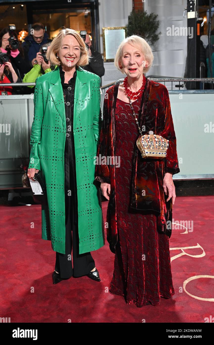 London, UK. 8th November, 2022. Marcia Warren attends Netflix Present the world Permiere - The fifth season of The Crown at Theatre Royal, Drury Lane, on 8 November London, UK. Credit: See Li/Picture Capital/Alamy Live News Stock Photo