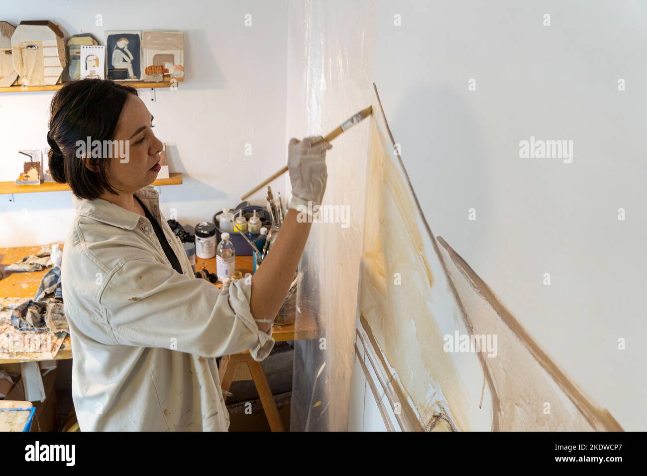 A middle school Hispanic teen girl work on her picture at a free art class  in Laguna Beach, CA. Note art supplies Stock Photo - Alamy