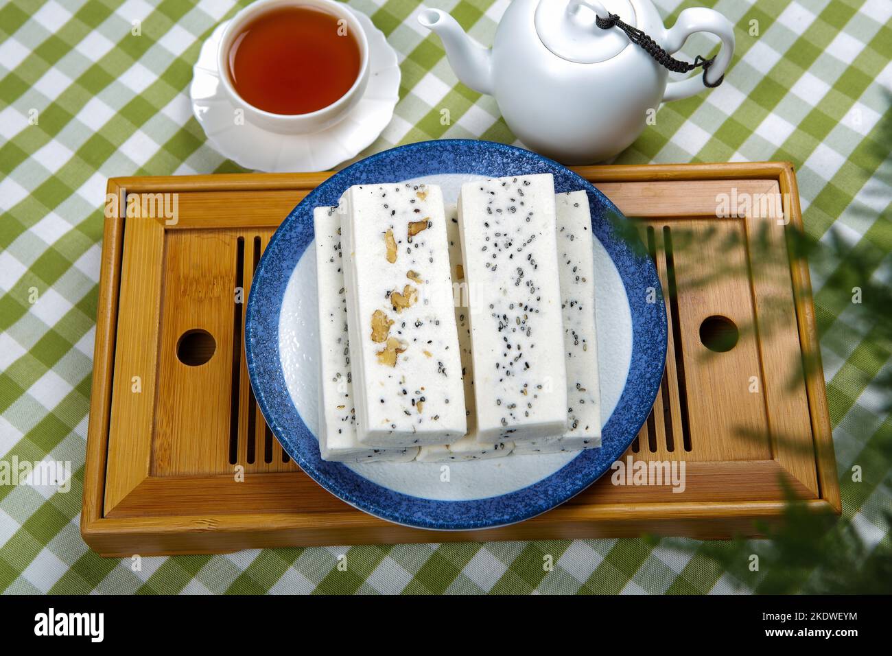 Rectangular Rice Rectangular sweetened rice wafers hi-res stock photography and images ...