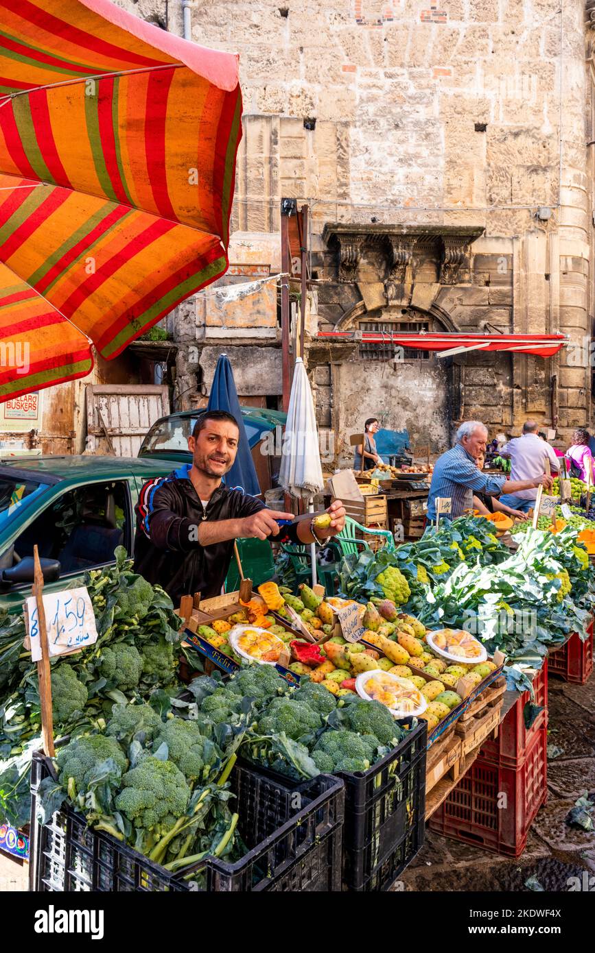 A Local Man Selling/Offering  The Typical Sicilian Fruit Of Fichi D'India (Prickly Pears), Ballaro Street Market, Palermo, Sicily, Italy. Stock Photo