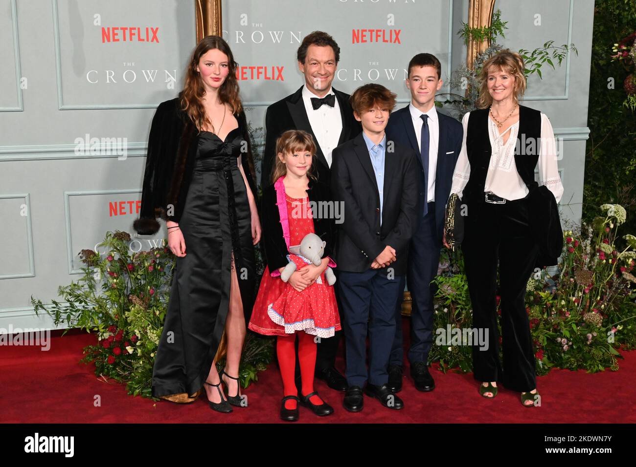 London, UK - 8th November 2022 Dominic West and his wife Catherine FitzGerald and their four children Senan, Dora, Francis and Cristabel at Netflix World Premiere for The Crown Season 5 at Theatre Royal, Drury Lane, London    Credit: Nils Jorgensen/Alamy Live News Stock Photo