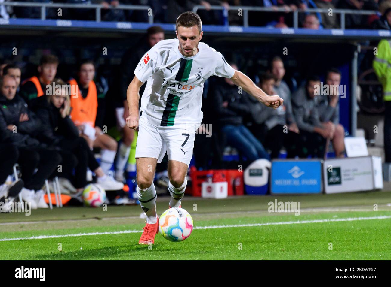 Patrick HERRMANN (MG) with ball, single action with ball, action, full length, whole figure, cut out, single image, single player, single action, football 1st Bundesliga, 14th matchday, VfL Bochum (BO) - Borussia Monchengladbach ( MG) 2: 1, on November 8th, 2022 in Bochum/Germany. Stock Photo