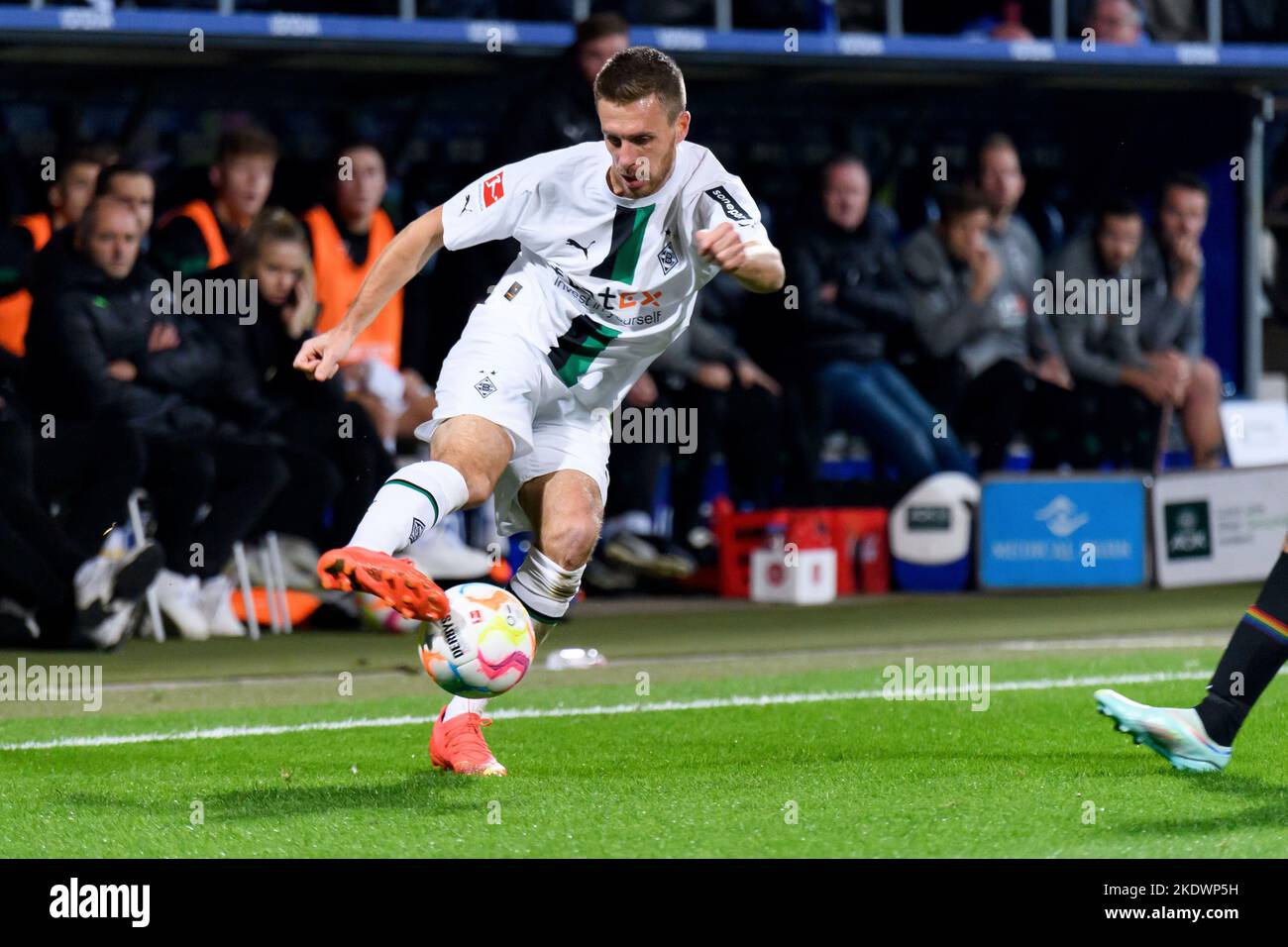 Patrick HERRMANN (MG) with ball, single action with ball, action, full length, whole figure, cut out, single image, single player, single action, football 1st Bundesliga, 14th matchday, VfL Bochum (BO) - Borussia Monchengladbach ( MG) 2: 1, on November 8th, 2022 in Bochum/Germany. Stock Photo