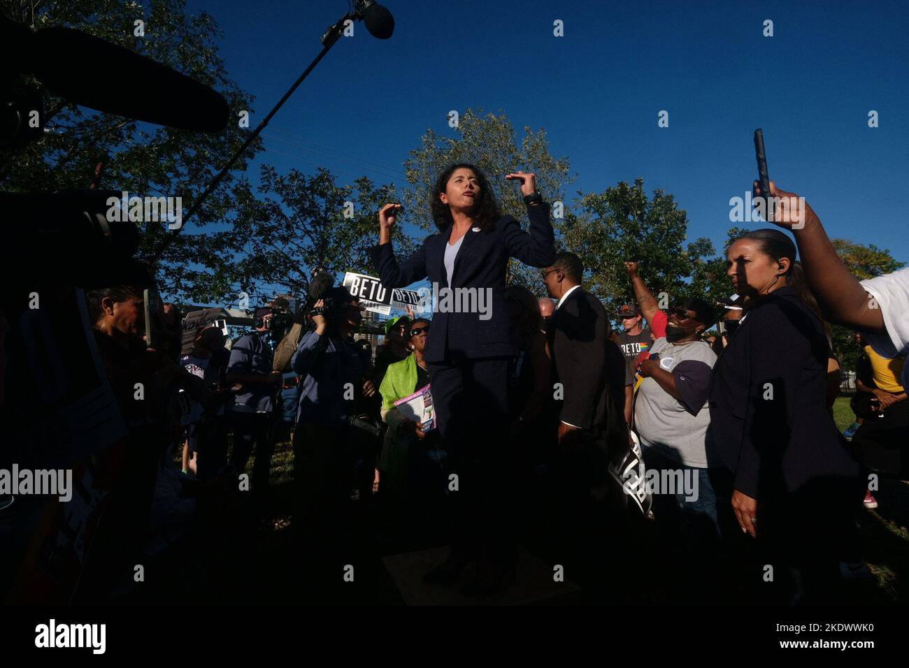 Houston, Texas, USA. 8th Nov, 2022. Nov. 8, 2022, Huston, Texas, USA: Democratic candidate for county judge LINA HIDALGO addresses a crowd of Democratic Party supporters on Election Day at the Metropolitan MultiService Center in Houston, Texas. (Credit Image: © Carlos Escalona/ZUMA Press Wire) Credit: ZUMA Press, Inc./Alamy Live News Stock Photo