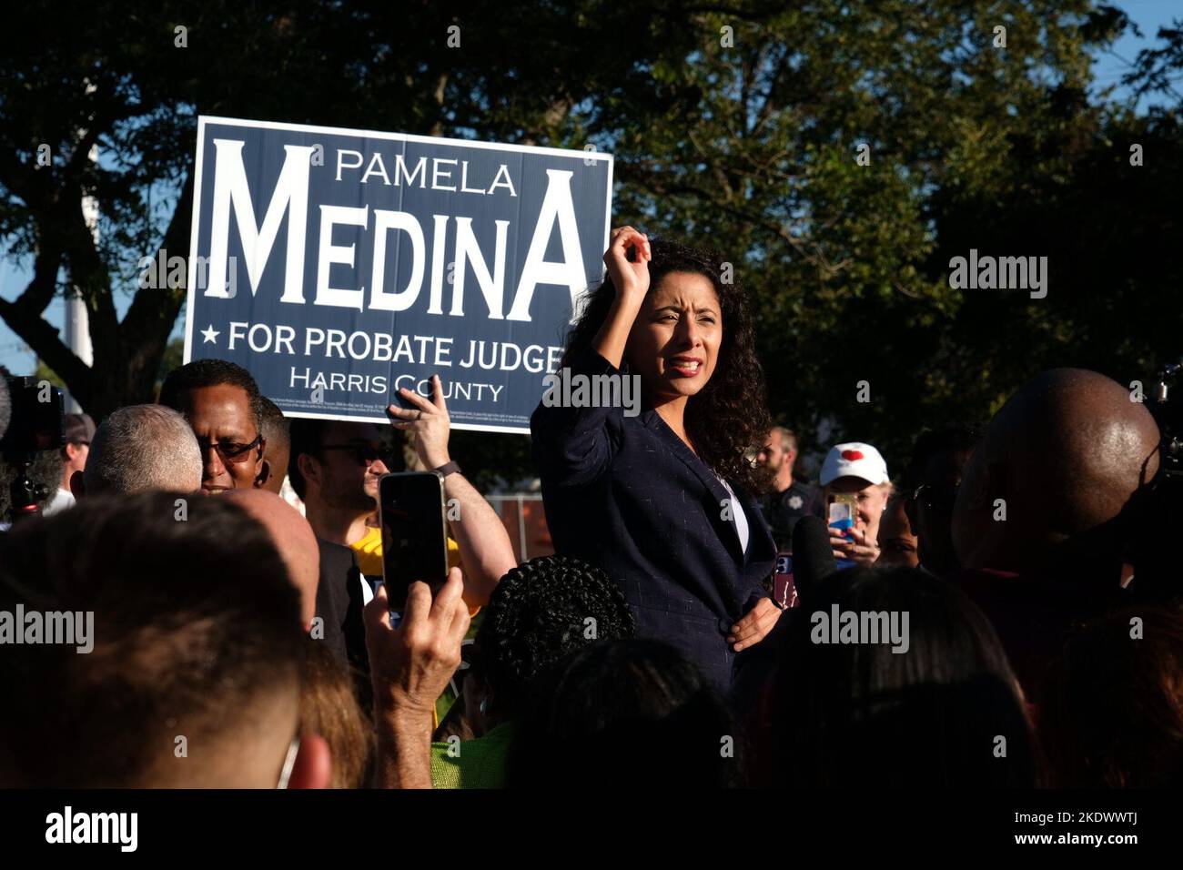 Houston, Texas, USA. 8th Nov, 2022. Nov. 8, 2022, Huston, Texas, USA: Democratic candidate for county judge LINA HIDALGO addresses a crowd of Democratic Party supporters on Election Day at the Metropolitan MultiService Center in Houston, Texas. (Credit Image: © Carlos Escalona/ZUMA Press Wire) Credit: ZUMA Press, Inc./Alamy Live News Stock Photo