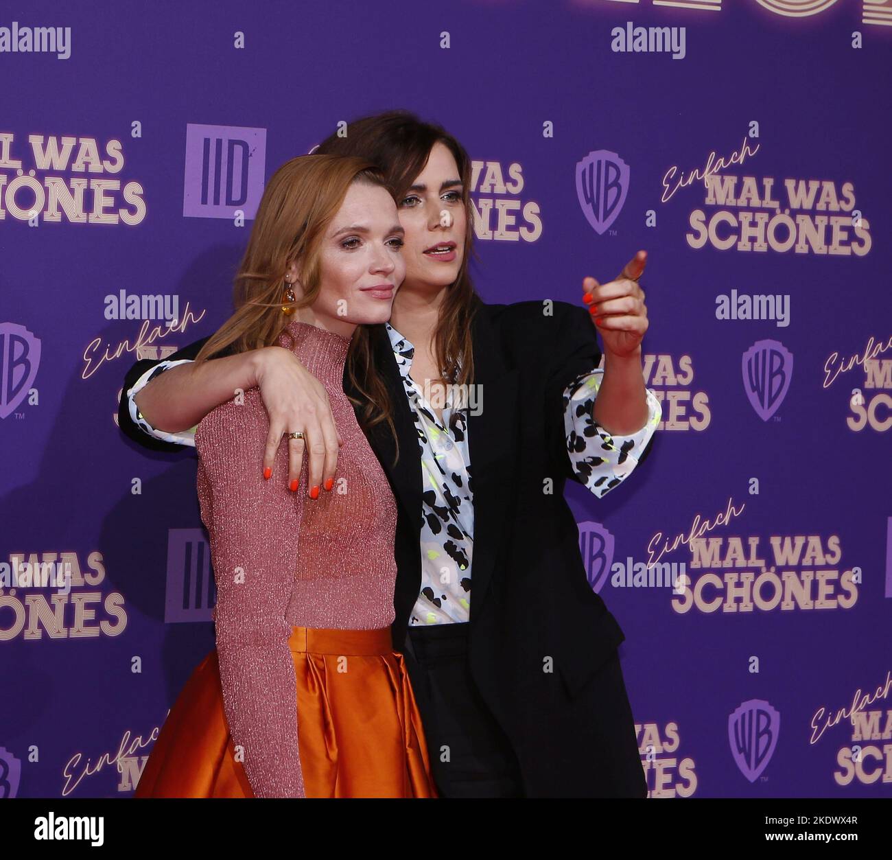November 8, 2022, Berlin, Berlin-Charlottenburg, Germany: World premiere of the film ''EINFACH MAL WAS SCHÃ–NES'' in the zoo palace.in the presence of the director, screenwriter and leading actress Karoline Herfurth..The photo shows the actress Karoline Herfurth and Nora Tschirner.on the red carpet in front of the Zoopalast in Berlin-Charlottenburg (Credit Image: © Simone Kuhlmey/Pacific Press via ZUMA Press Wire) Stock Photo
