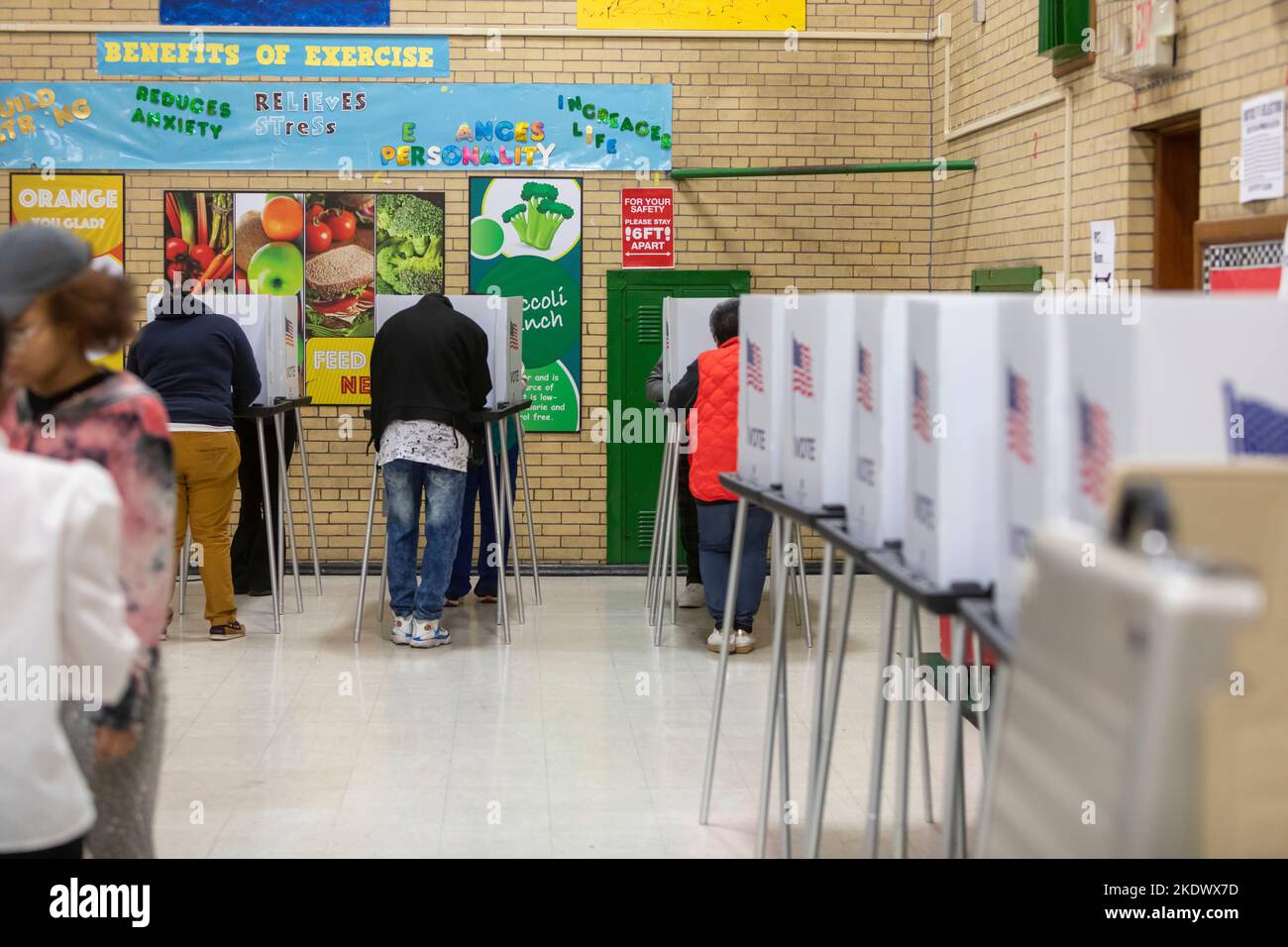 Detroit, Michigan, USA. 8th Nov, 2022. Voters cast ballots in the 2022 midterm election at the J.E. Clark Preparatory Academy, a Detroit public school. Credit: Jim West/Alamy Live News Stock Photo