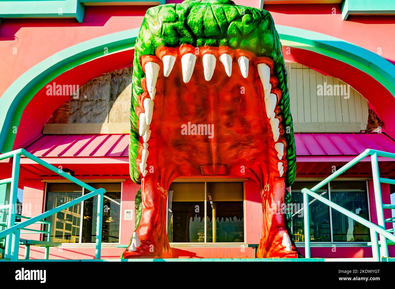 A giant alligator mouth serves as the entrance to Souvenir City, Nov. 6, 2022, in Biloxi, Mississippi. Stock Photo
