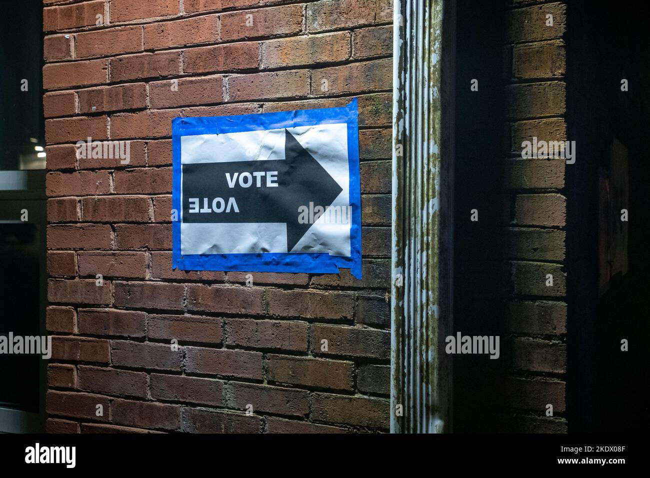 Annapolis, United States Of America. 08th Nov, 2022. As Americans head to the polls to vote in the 2022 Midterm Elections, a sign is taped to a brick wall, pointing the way to the poll at the Eastport Volunteer Fire Company in Annapolis, Maryland, Tuesday, November 8, 2022. Credit: Rod Lamkey/CNP/Sipa USA Credit: Sipa USA/Alamy Live News Stock Photo