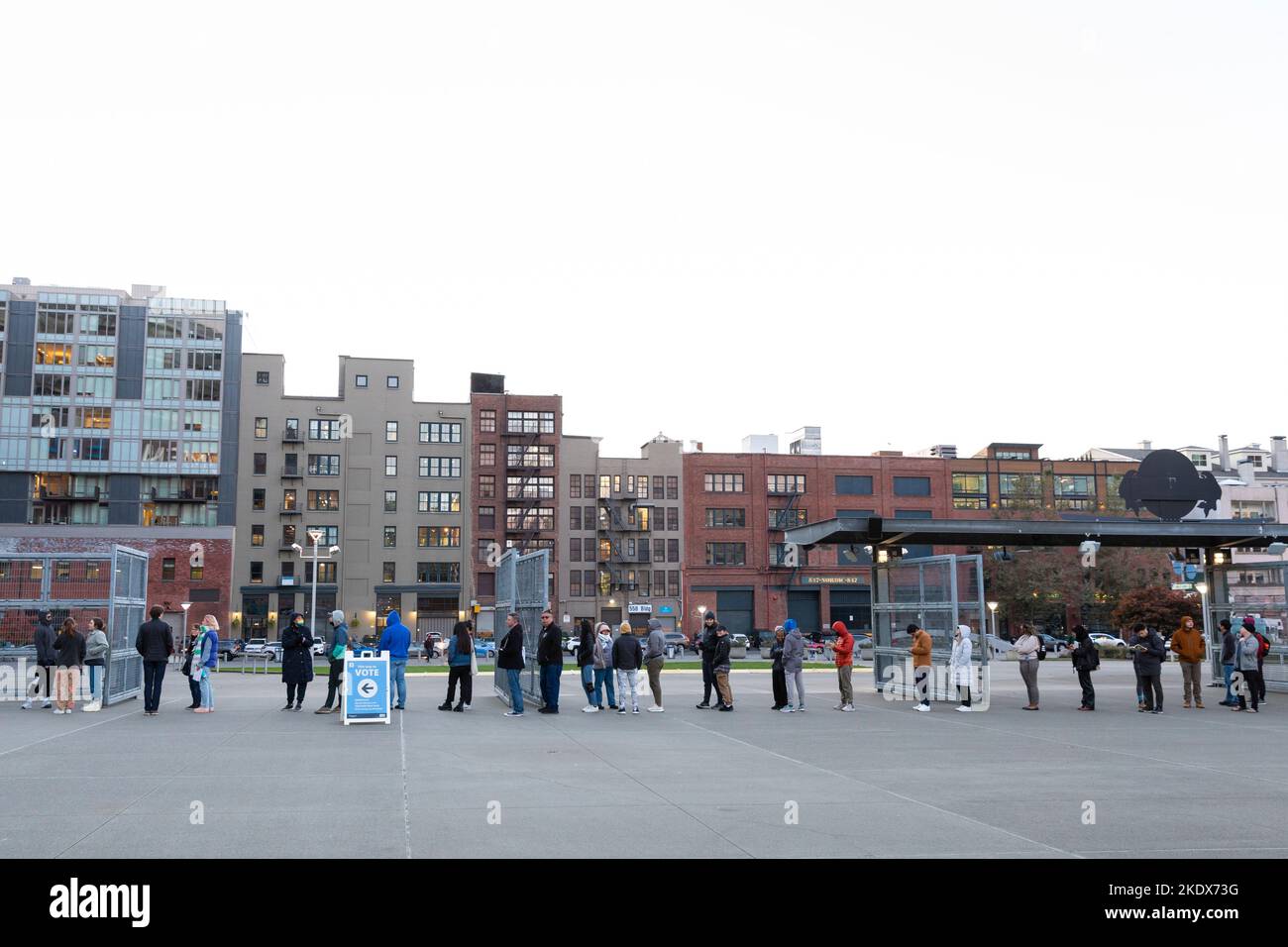 Seattle, Washington, USA. 8th November, 2022. Hundreds of people wait ...