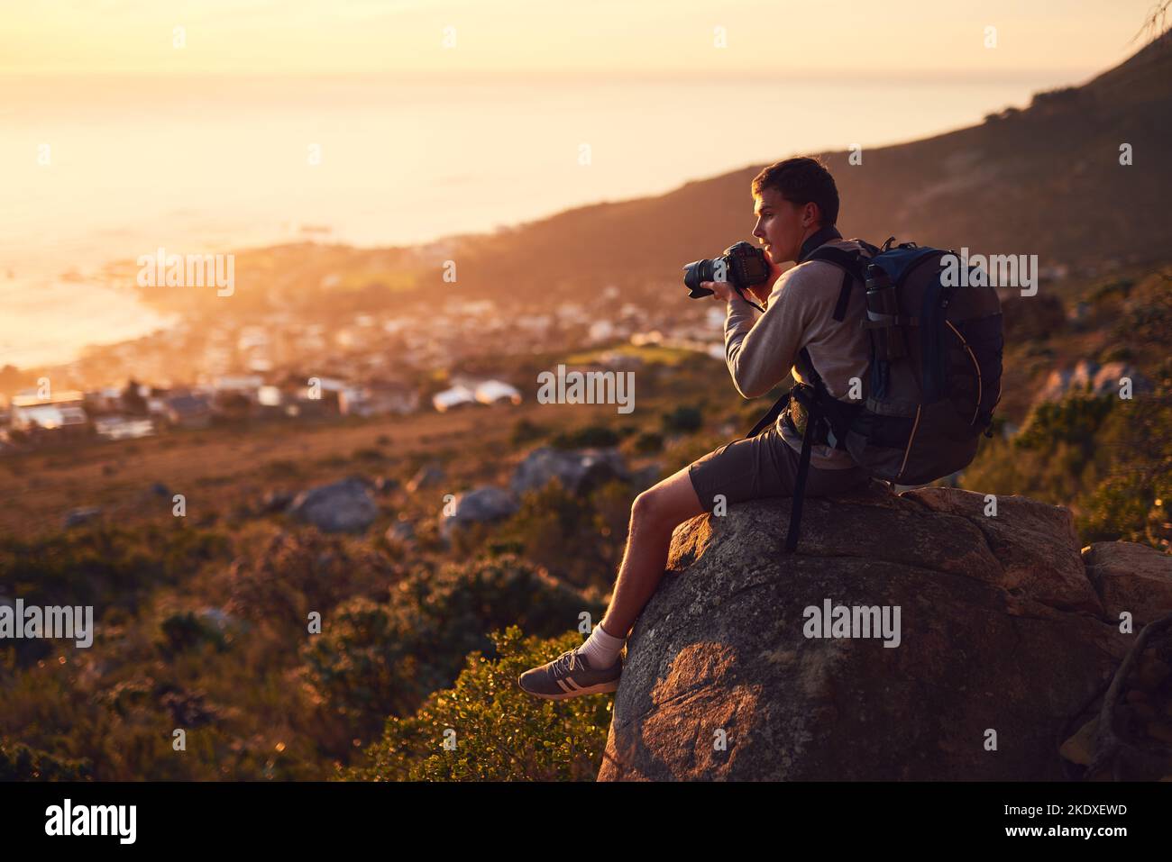 Человек с фотоальбомом. Nickelback look at this photograph. Lit process in photography. Look at the photograph of these. Платиновый процесс.