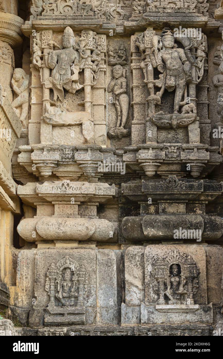 Broken Sculptures of Hindu God and Goddess on Navlakha Temple, Ghumli, Dwarka, Gujarat, India. Stock Photo