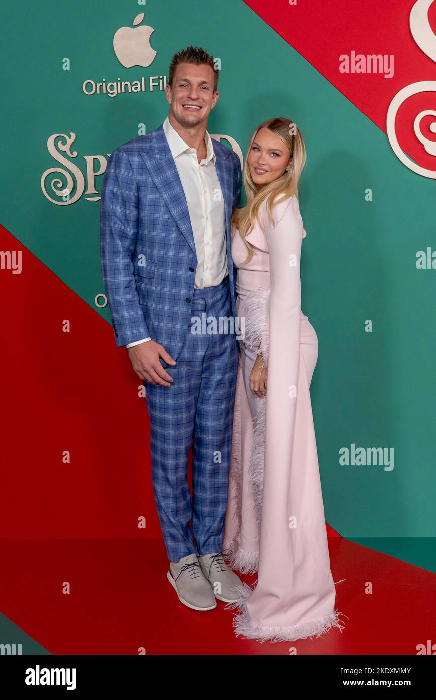 New York, United States. 07th Nov, 2022. Rob Gronkowski and Camille Kostek attend the Apple Original Film's 'Spirited' New York Premiere at Alice Tully Hall, Lincoln Center in New York City. Credit: SOPA Images Limited/Alamy Live News Stock Photo