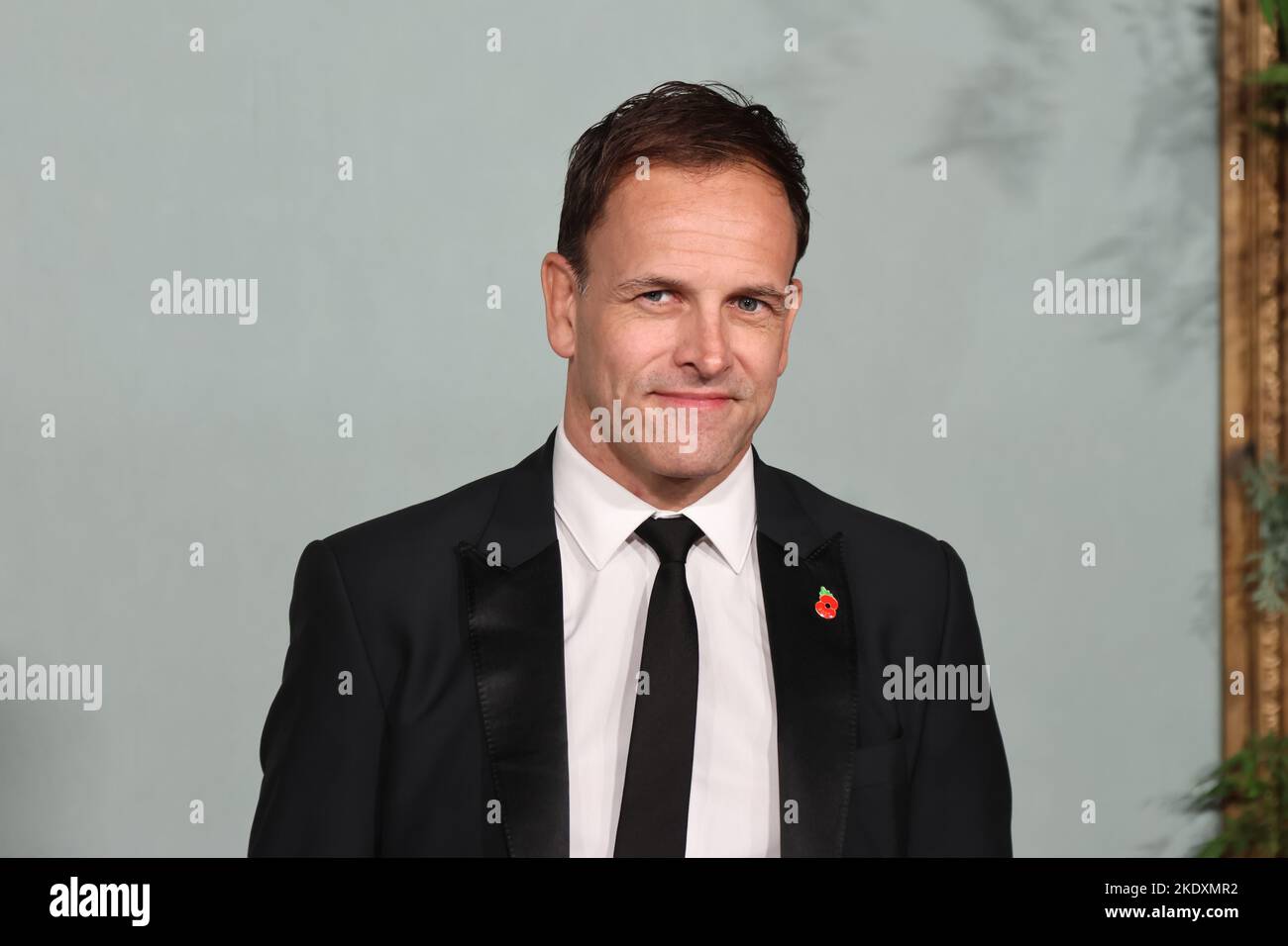 Jonny Lee Miller, The Crown Season 5 World Premiere, Theatre Royal ...