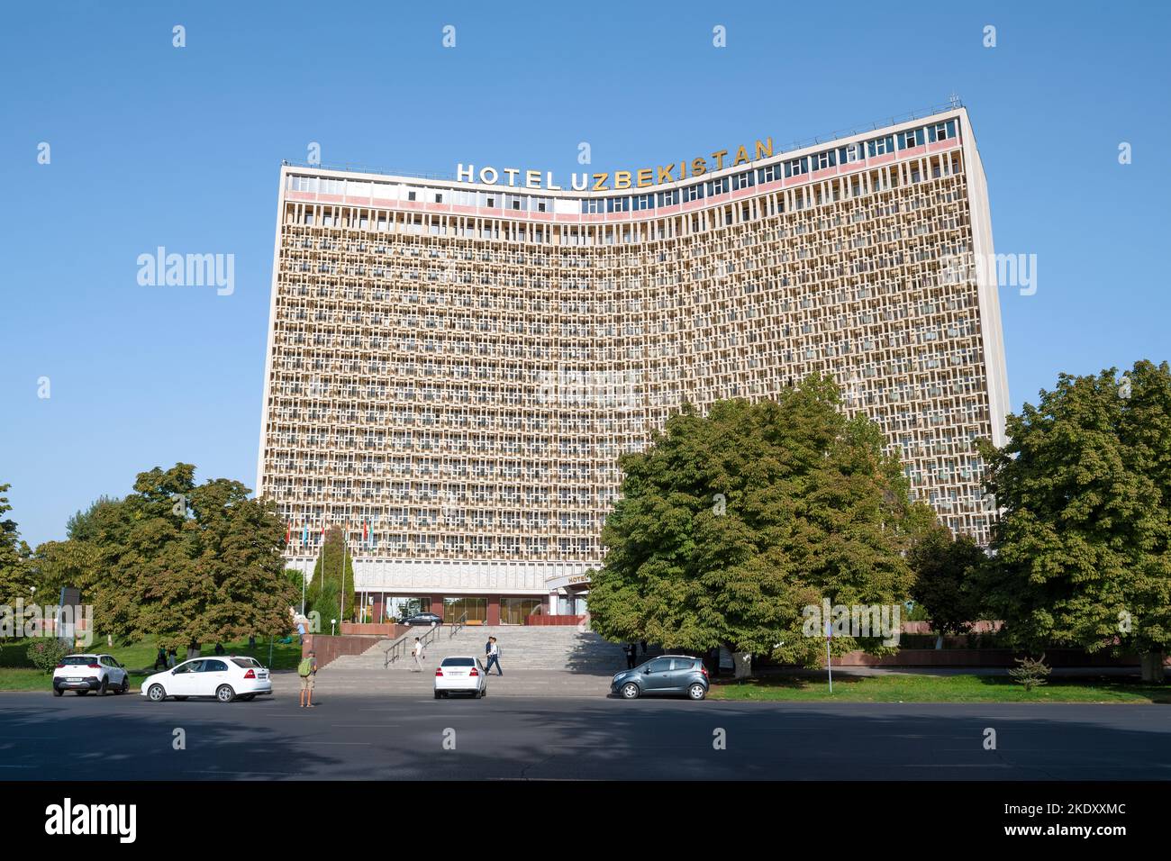 TASHKENT, UZBEKISTAN - SEPTEMBER 15, 2022: View of the hotel "Uzbekistan" on a sunny September day Stock Photo