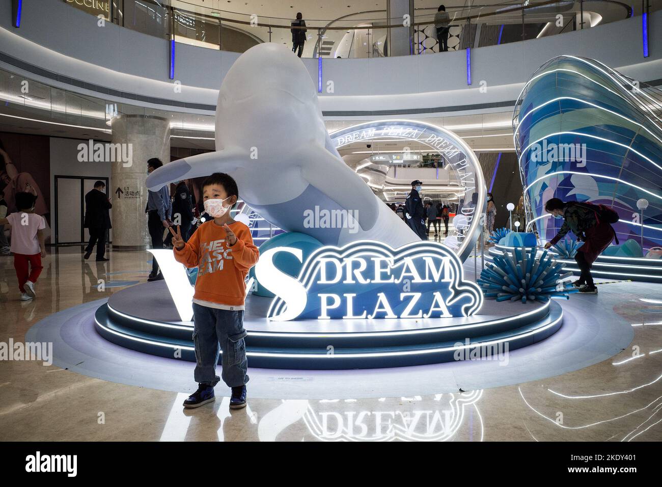 The world's largest single shopping mall WS Dream Plaza opens with 800.
