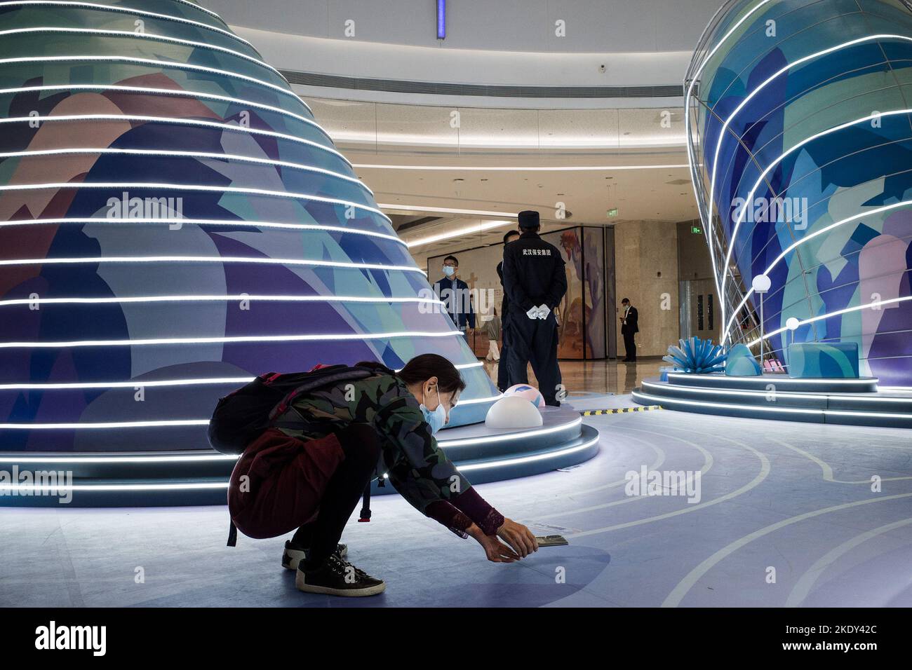 The world's largest single shopping mall WS Dream Plaza opens with 800.