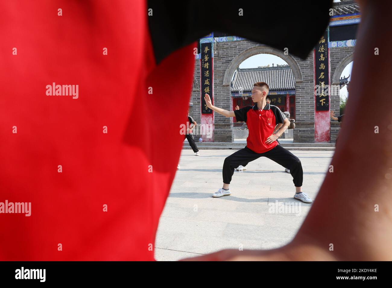 During the summer vacation, many young people learn martial arts in the