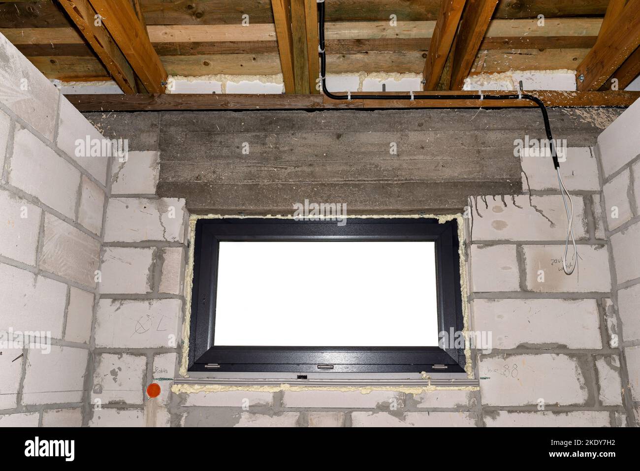 Warm installation of a three-layer window with a polystyrene window ...