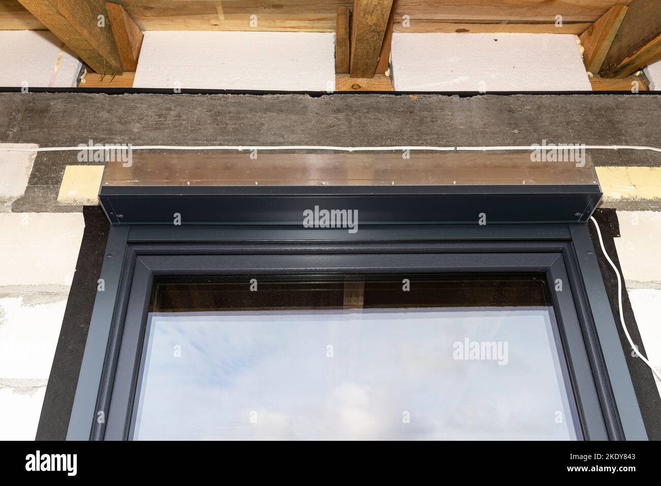 Warm installation of a three-layer window with a polystyrene window ...