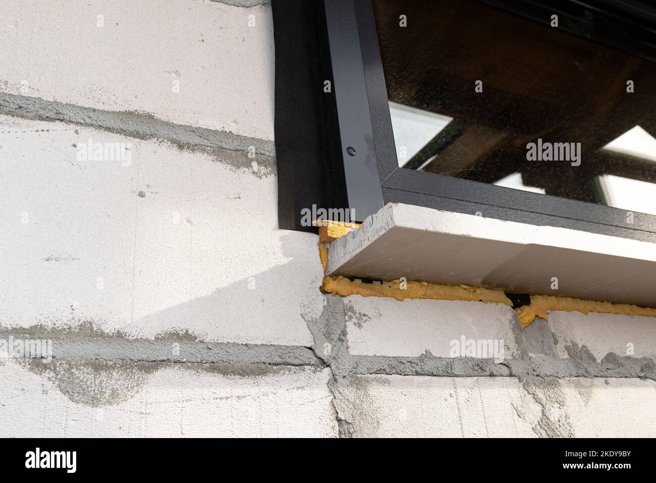 Warm installation of a three-layer window with a polystyrene window ...