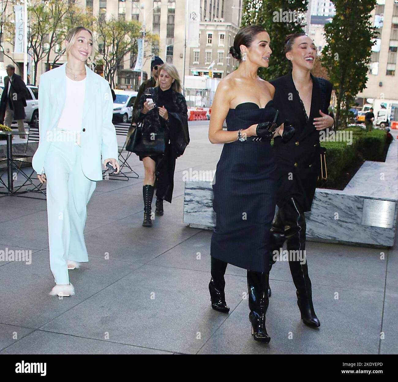 New York, NY, USA. 08th Nov, 2022. Olivia Culpo, Sophia Culpo And ...