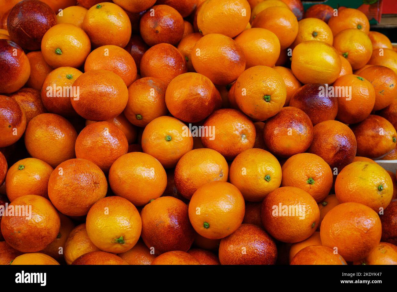 Oranges on the street market Stock Photo - Alamy