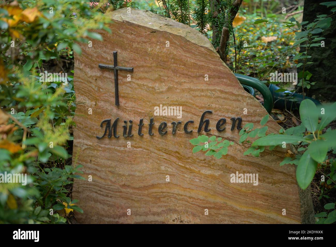 Grabstein Mütterchen, Friedhof Heerstraße, Westend, Charlottenburg-Wilmersdorf, Berlin, Deutschland Stock Photo