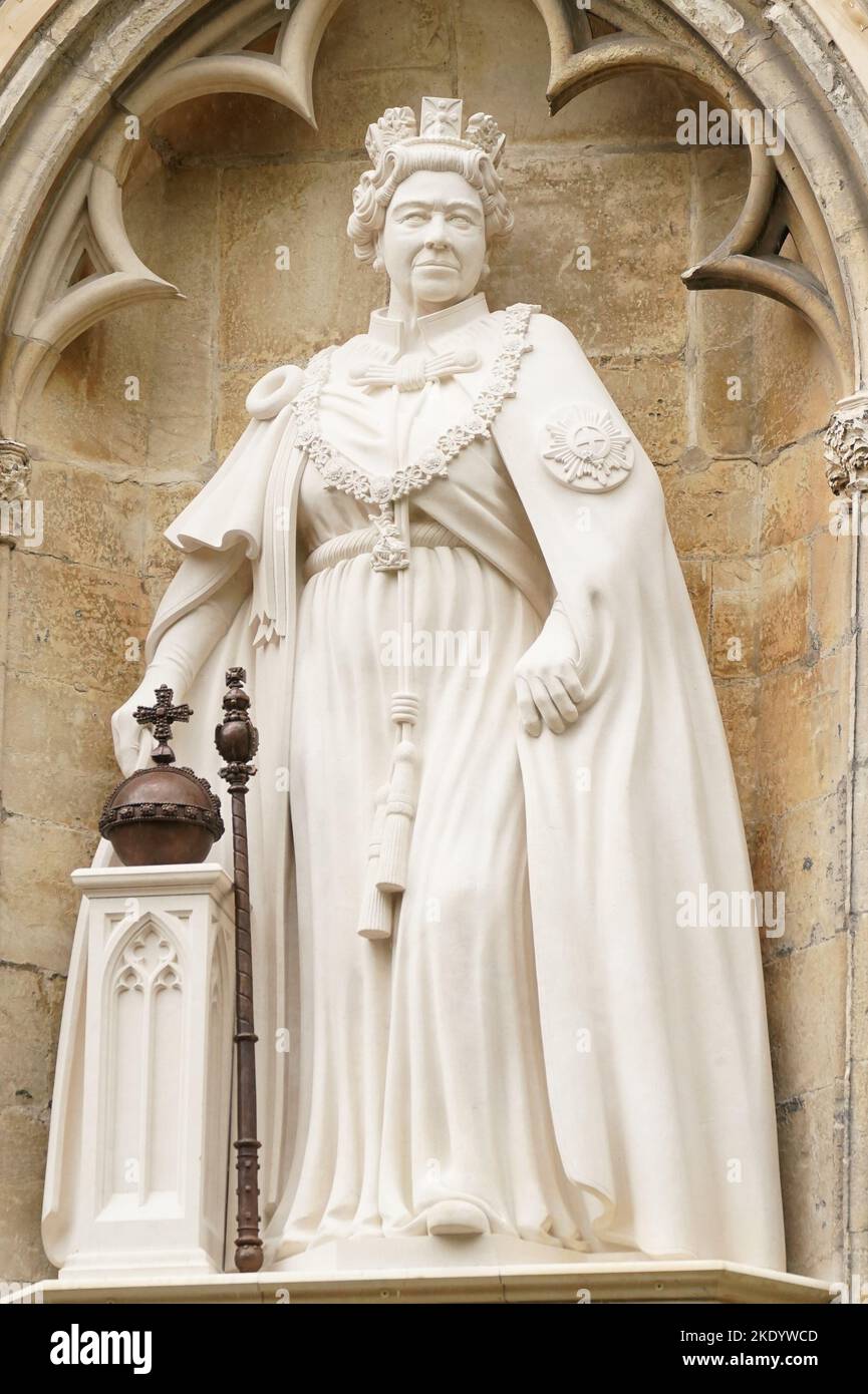 The unveiling of a statue of Queen Elizabeth II at York Minster
