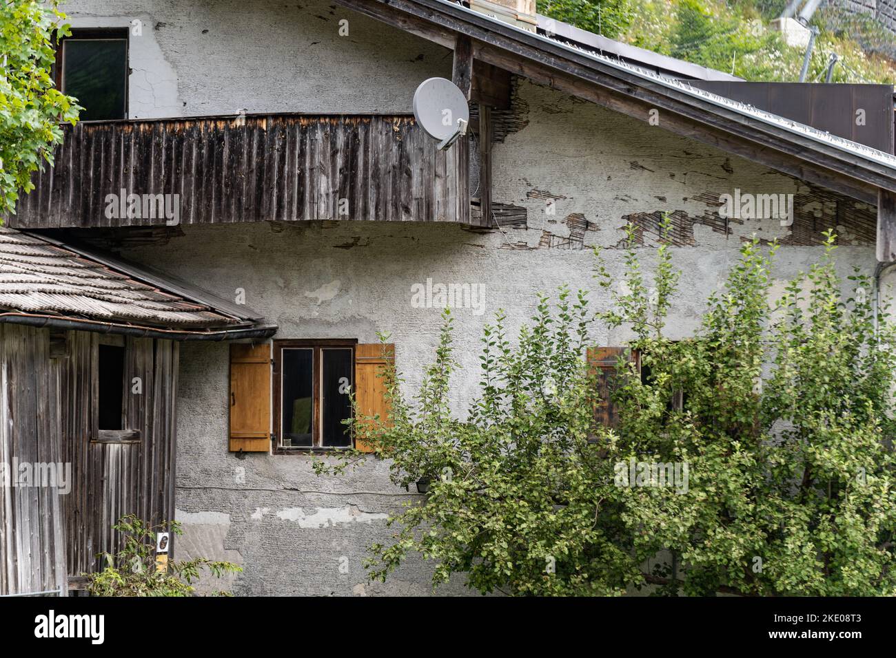 An old rural house in the countryside Stock Photo - Alamy