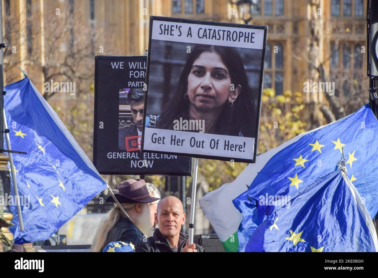 London, UK. 9th November 2022. A protester holds a placard calling for the removal of Home Secretary Suella Braverman outside Parliament as Rishi Sunak faced Prime Minister's Questions. Credit: Vuk Valcic/Alamy Live News Stock Photo