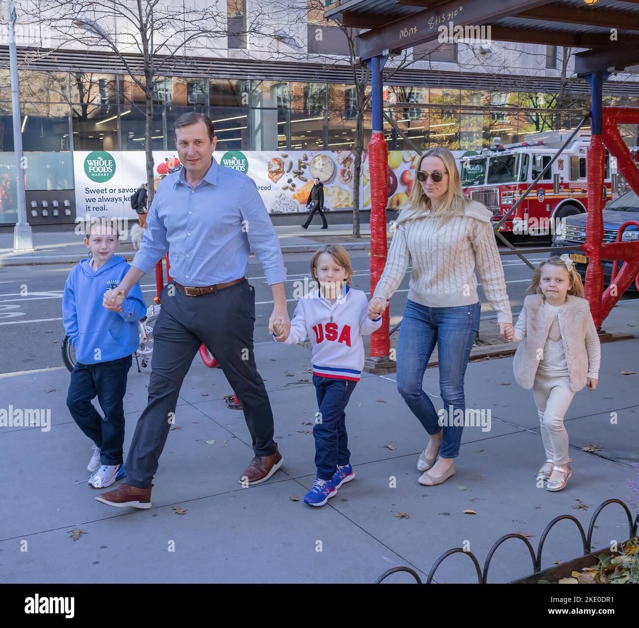 NEW YORK, N.Y. – November 8, 2022: Congressional candidate Dan Goldman arrives at a polling site with his wife Corinne Levy and their children. Stock Photo