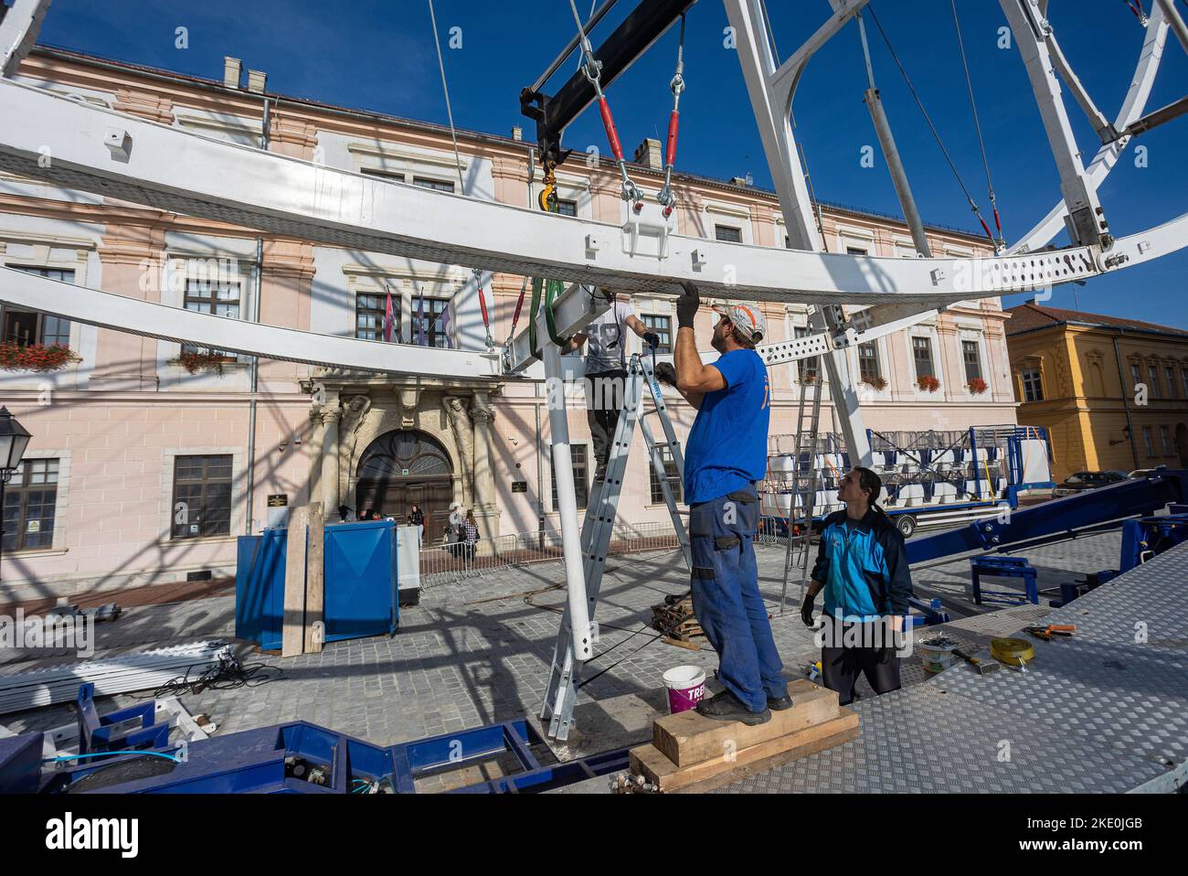Installation of the Ferris wheel on the Holy Trinity Square in Tvrđa in ...