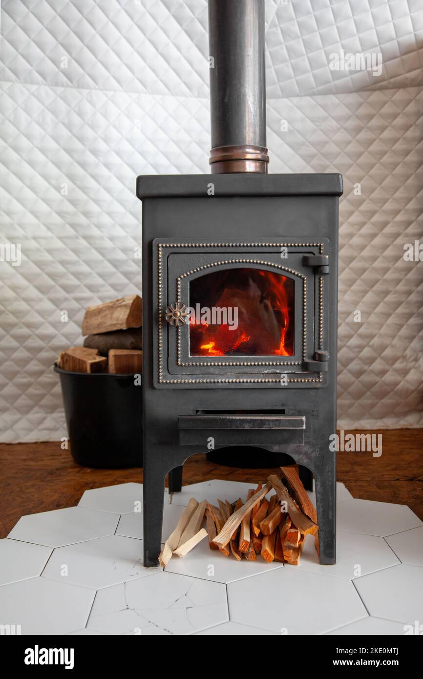 Vintage coal burning stove hi-res stock photography and images - Page 2 -  Alamy