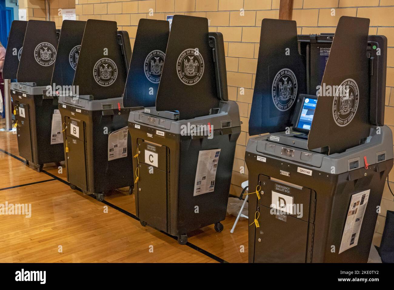 New York, United States. 08th Nov, 2022. Electronic voting card scanners seen during the Election Day at PS 171 in the Queens borough of New York City. After months of candidates campaigning, Americans are voting in the midterm elections to decide close races across the nation. (Photo by Ron Adar/SOPA Images/Sipa USA) Credit: Sipa USA/Alamy Live News Stock Photo