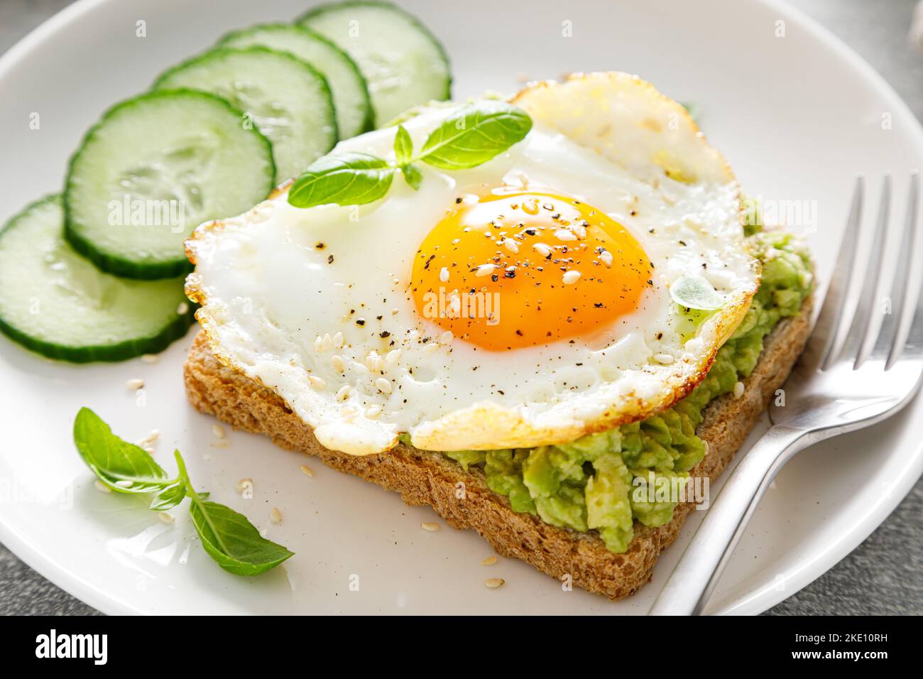avocado-toast-with-fried-egg-for-breakfast-healthy-food-stock-photo