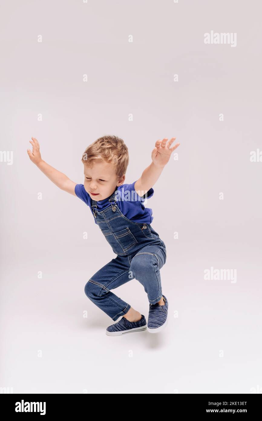 Teenage boy wearing t shirt hires stock photography and images Alamy