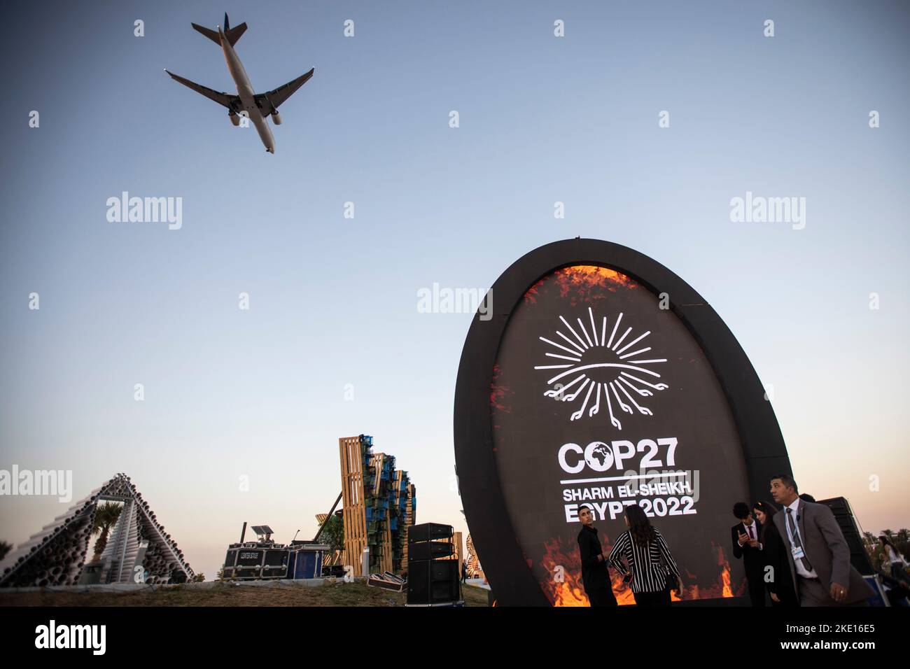 Sharm El Sheikh, Egypt. 09th Nov, 2022. A plane flies over the Green ...
