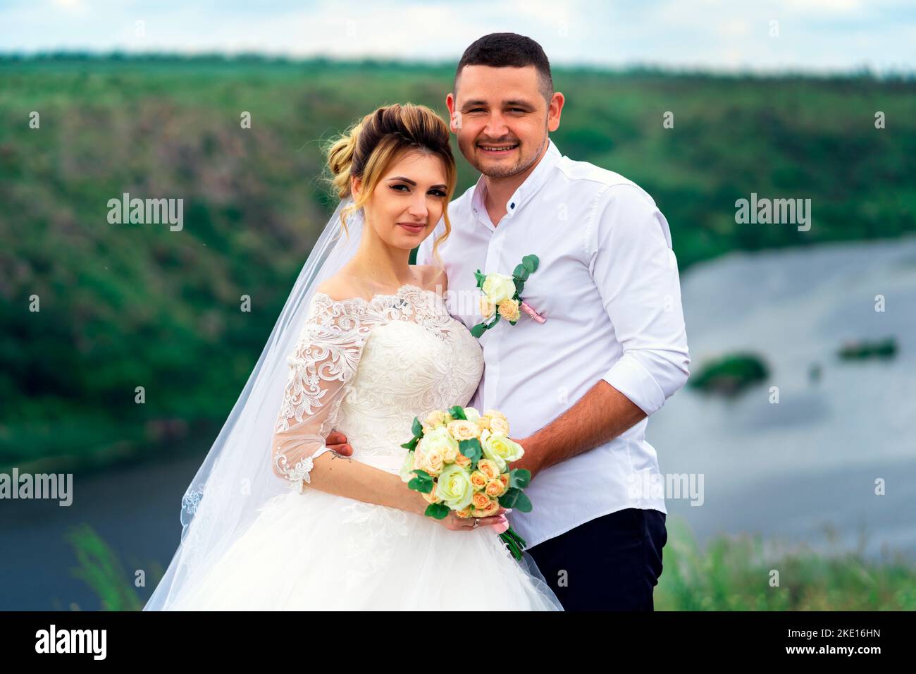 Newlyweds stand hi-res stock photography and images - Alamy