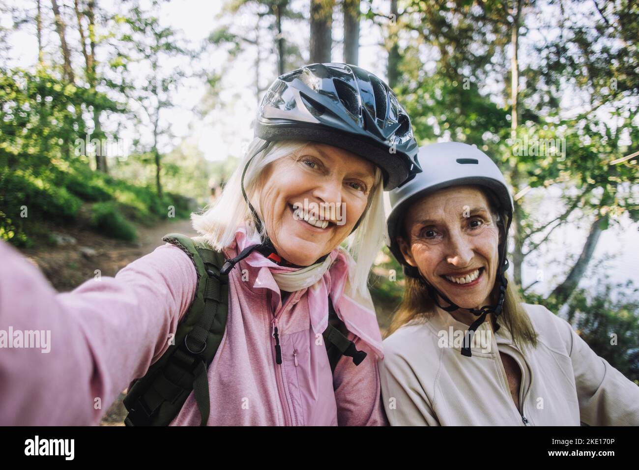 Wearing cycling helmet hi-res stock photography and images - Alamy