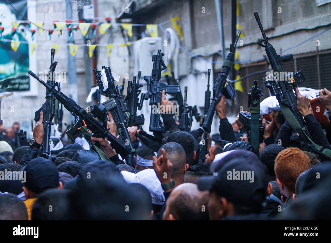 Nablus, Palestine. 09th Nov, 2022. Palestinian gunmen from the Balata ...