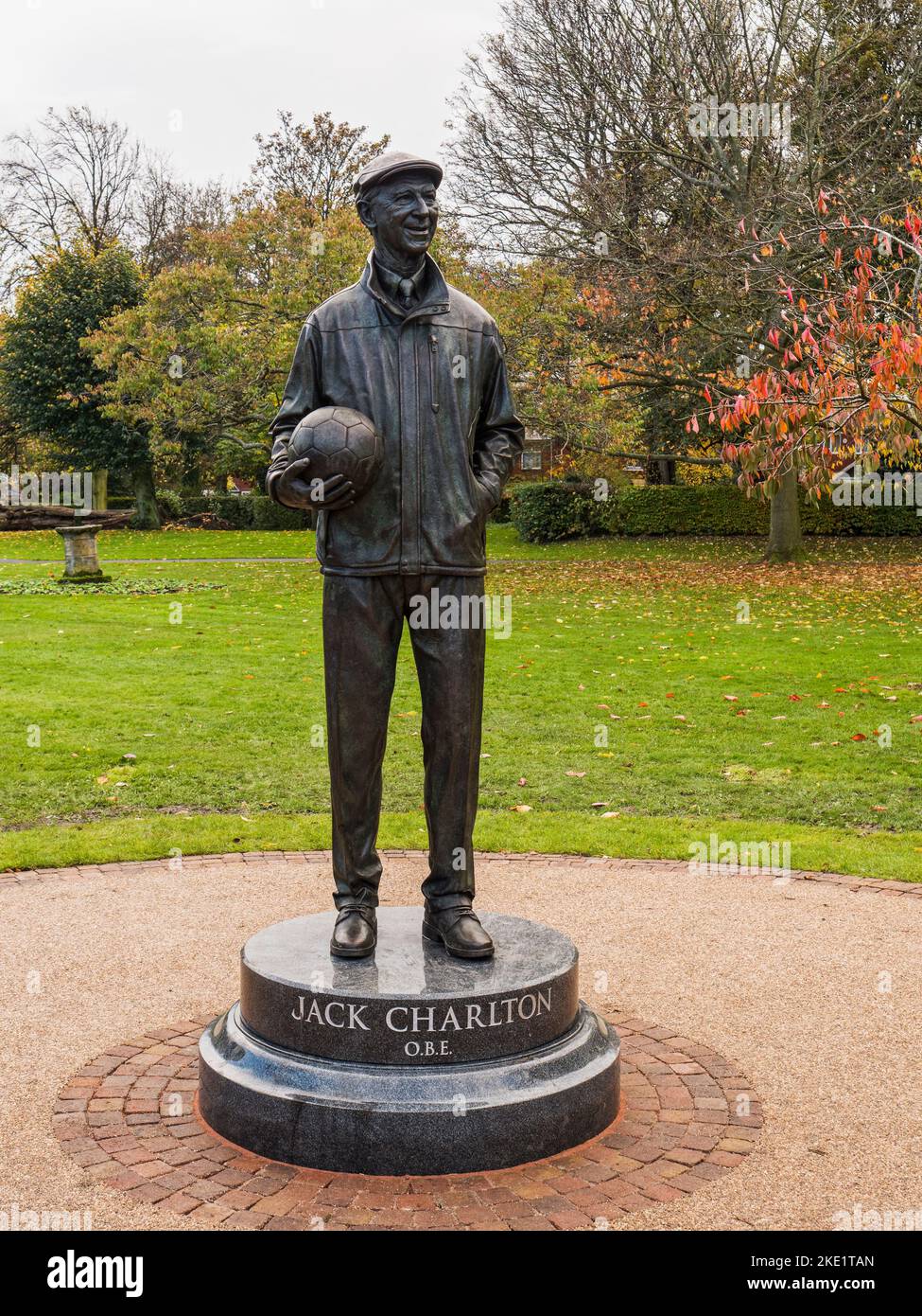 Statue of footballer and football manager Jackie Charlton by sculptor Douglas Jennings in Hirst Park, Ashington, Northumberland, UK Stock Photo