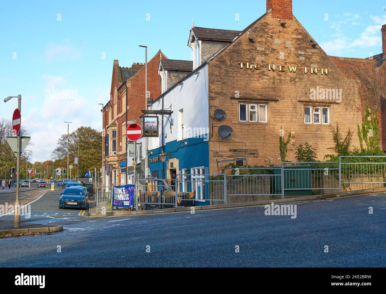 Old pub next to a main road in Mansfield, Nottinghamshire, UK Stock